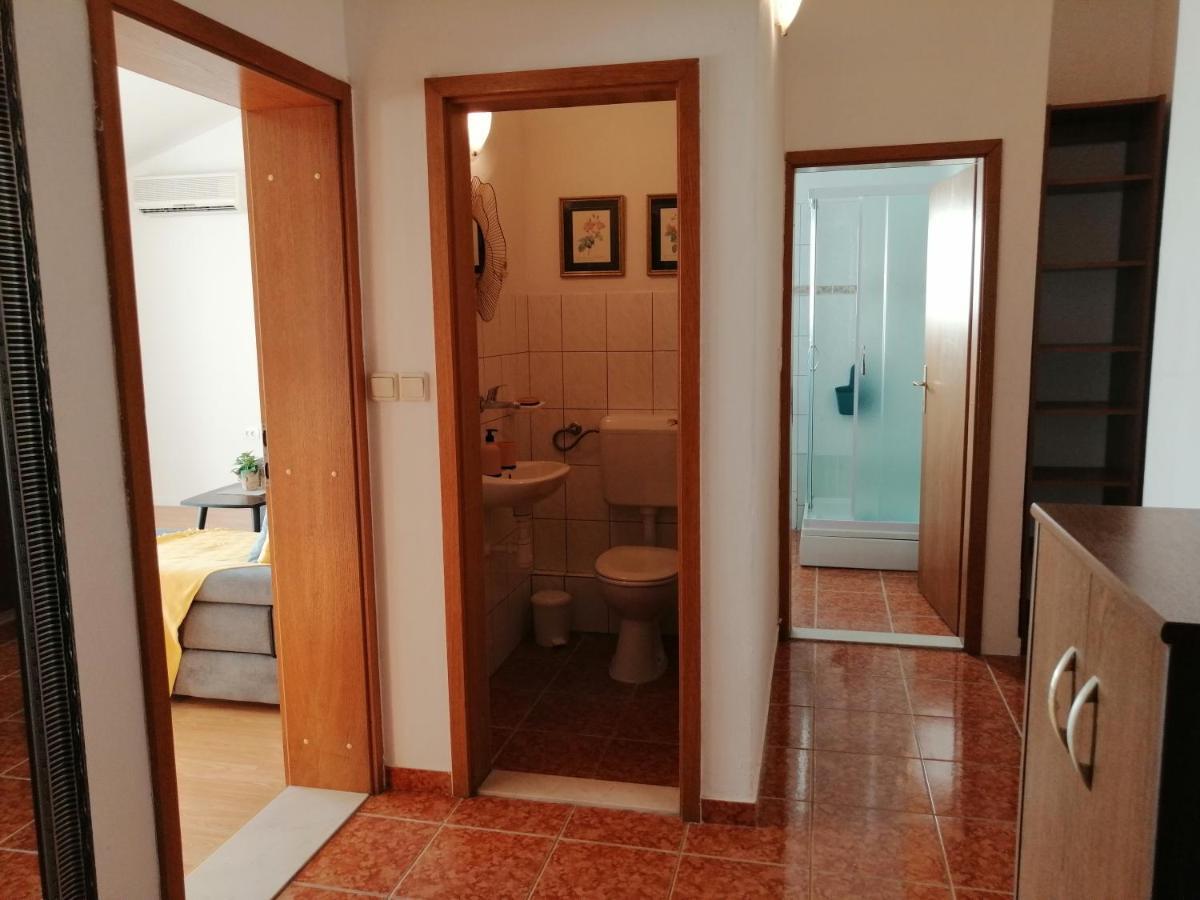 Apartment Near The Sea-Self Check-In Podstrana Kültér fotó
