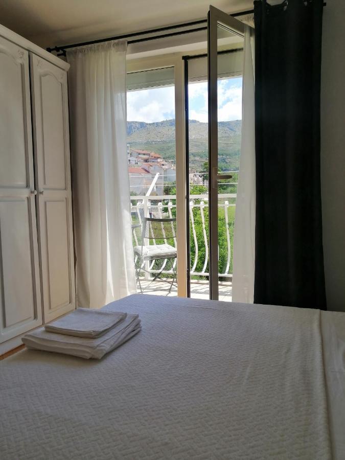 Apartment Near The Sea-Self Check-In Podstrana Kültér fotó