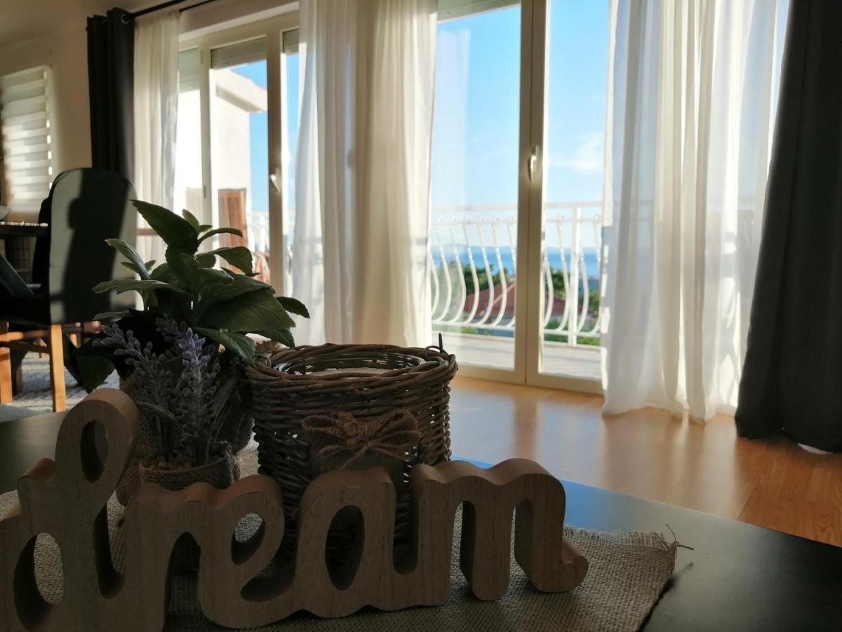 Apartment Near The Sea-Self Check-In Podstrana Kültér fotó