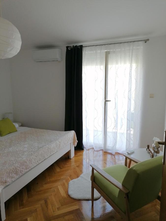 Apartment Near The Sea-Self Check-In Podstrana Kültér fotó