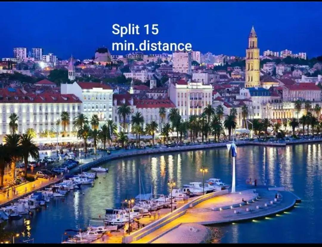 Apartment Near The Sea-Self Check-In Podstrana Kültér fotó
